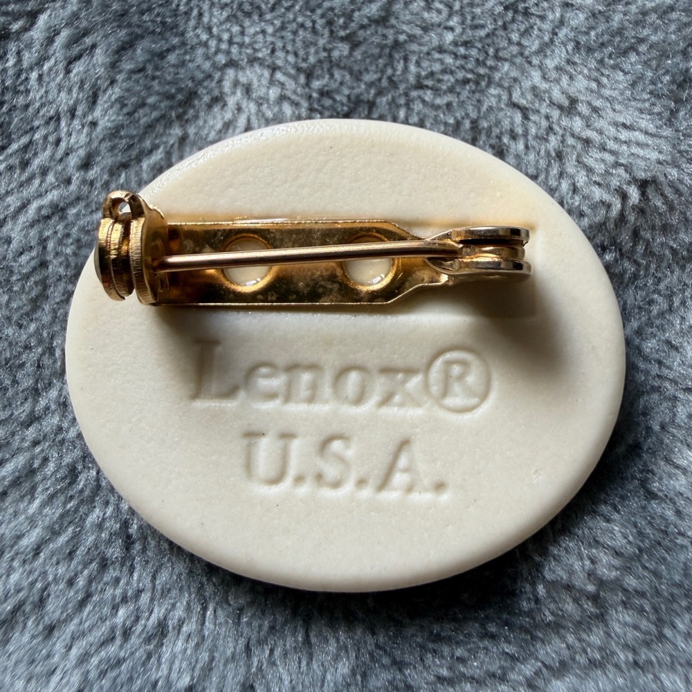 Lenox USA United We Stand Eagle Porcelain Brooch Pin Gold Trim Patriotic Cream - Picture 2 of 3